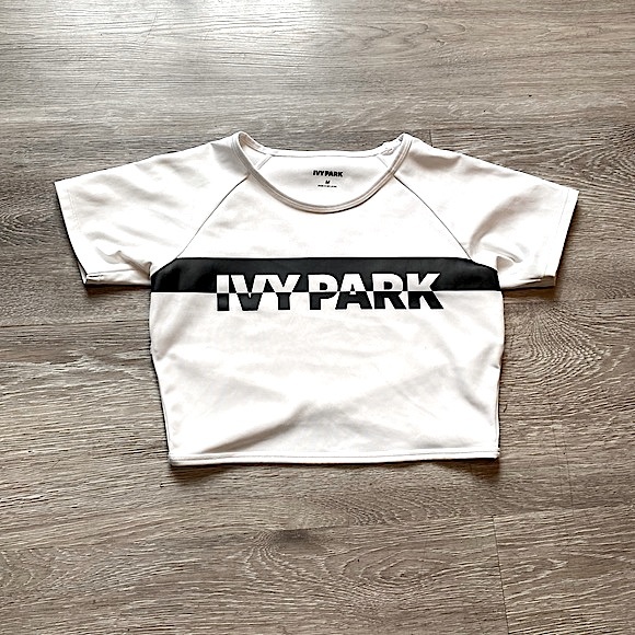 IVY PARK - Cropped Sporty T-Shirt - Crossed Back - Size Medium - Picture 4 of 16